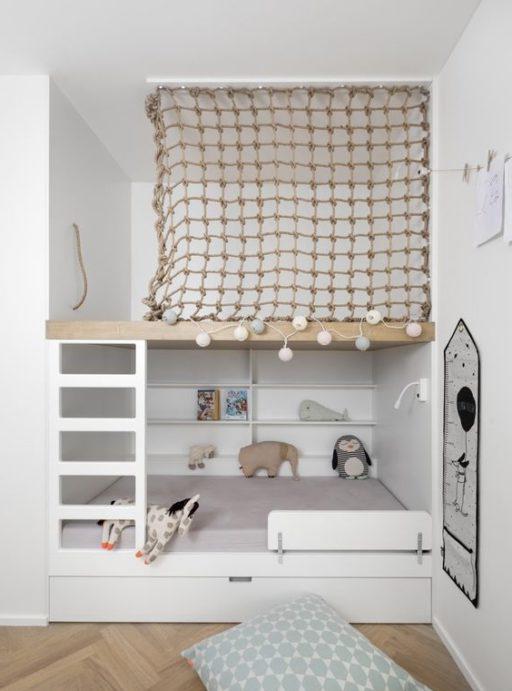 Elegante bellissimo letto a soppalco bianco nella stanza del bambino per ragazzi #designfurniture #designchild
