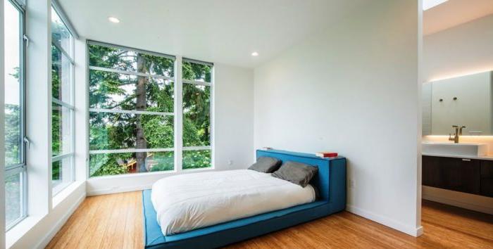 Camera da letto in stile minimalista senza porta