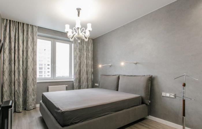 Soffitto teso nella camera da letto in stile minimalista