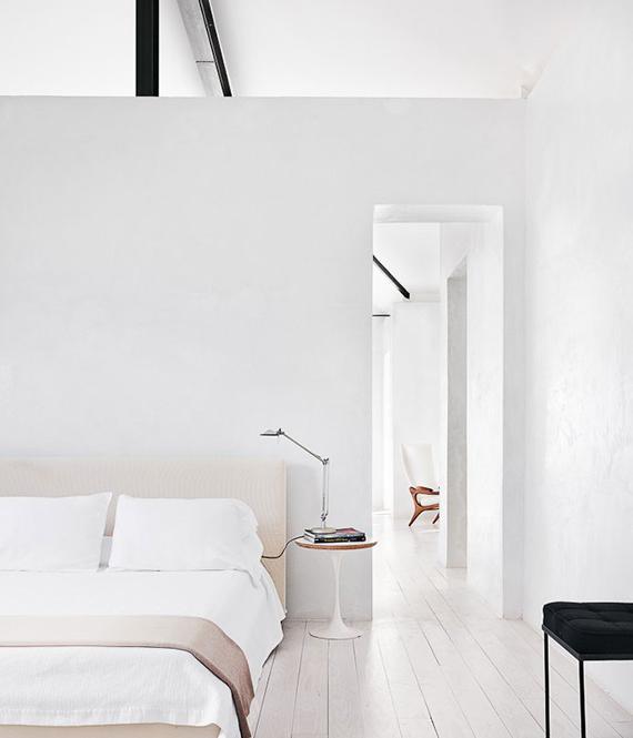 Colore grigio chiaro nel design della camera da letto