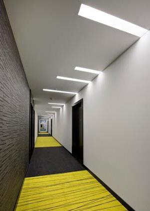 Illuminazione nascosta nella progettazione del corridoio
