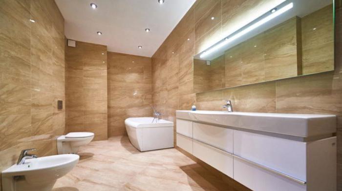 Marmo marrone nel design degli interni del bagno