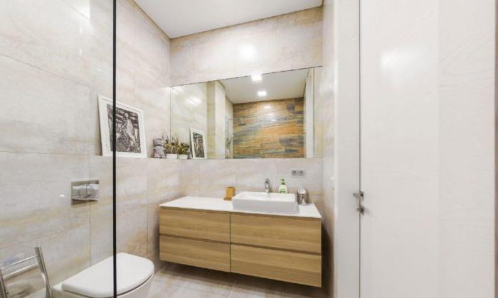 Piastrella per il design del bagno nell'appartamento