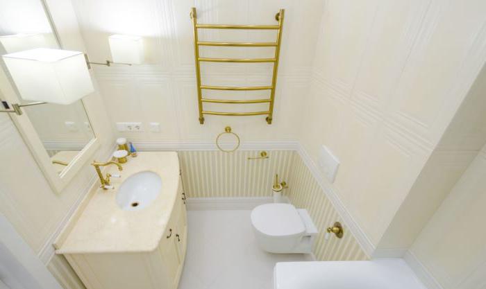 Impianto idraulico dorato in bagno