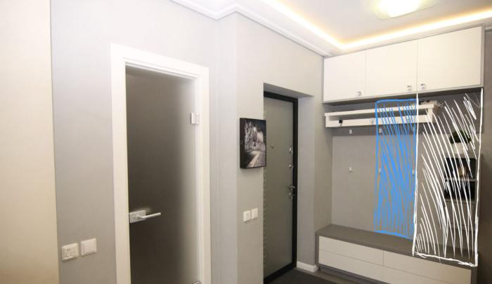 Progettazione di un piccolo corridoio in un normale appartamento