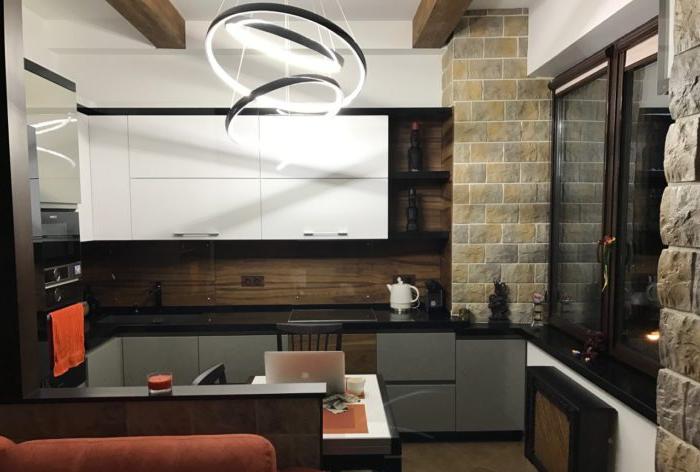 Design moderno di una piccola cucina con piano bianco e fondo grigio