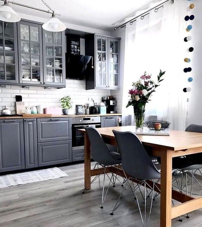 foto di cucina in stile scandinavo grigio