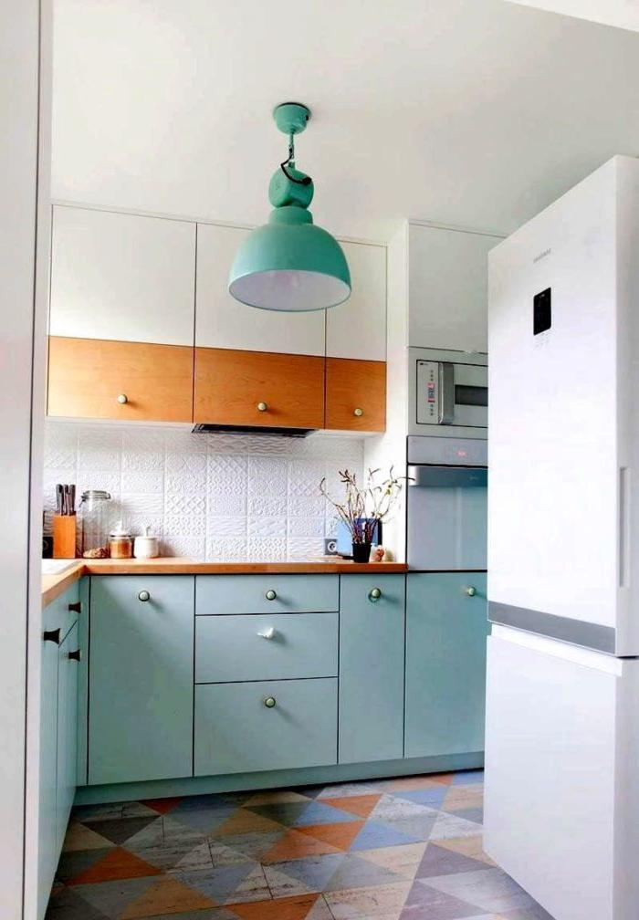 progetto cucina design in stile scandinavo con accenti di colore brillante