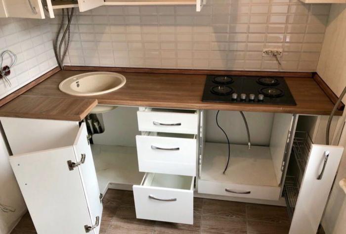 cucina design 6 mq Krusciov con un frigorifero